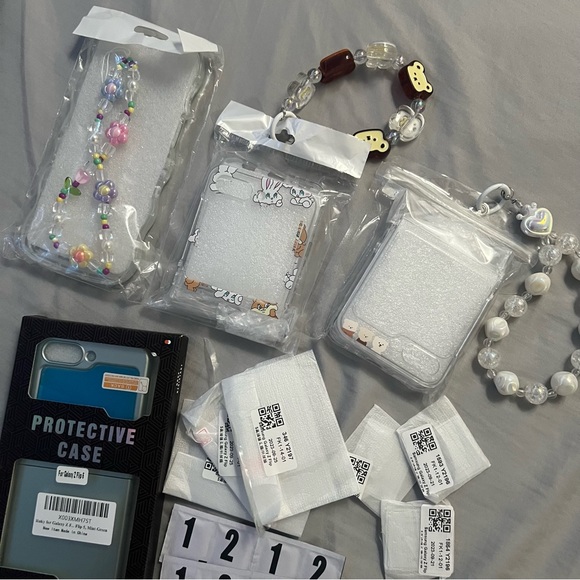 samsung zflip 5 cases + screen protectors - Picture 3 of 3